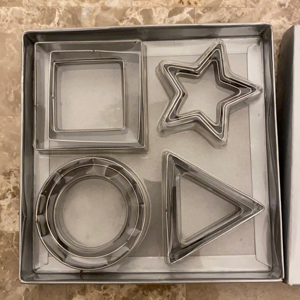 New Duff Goldman 12-piece Cookie Cutter Set